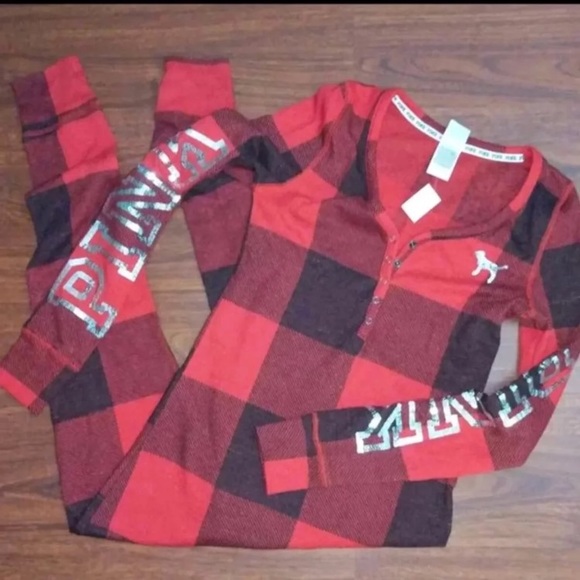 ❄️PRICE FIRM❄️ NEW VS Pink Bling onesie pajamas - Picture 3 of 4